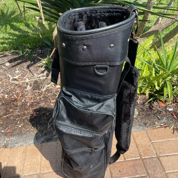 Golf Carry Bag With Shoulder Strap and Club dividers . - Picture 9 of 9